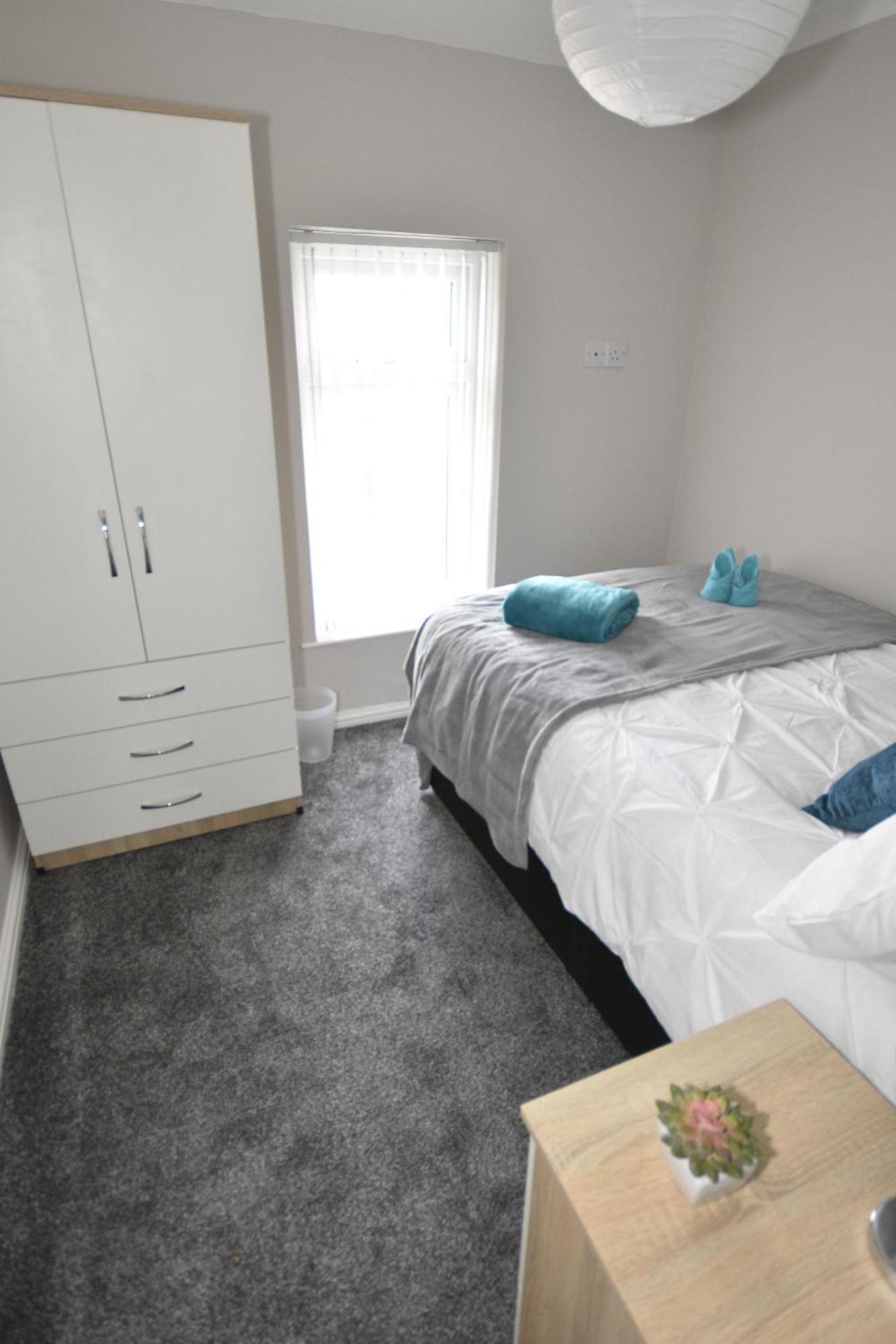 Townhouse @ Penkhull New Road Guest house